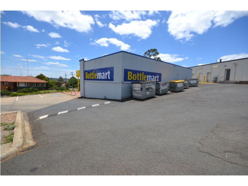 Shop 17 / 8 Hume Street, North Toowoomba QLD 4350