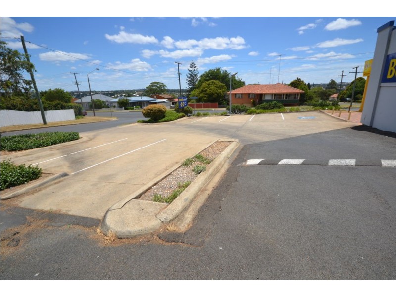 Shop 17 / 8 Hume Street, North Toowoomba QLD 4350