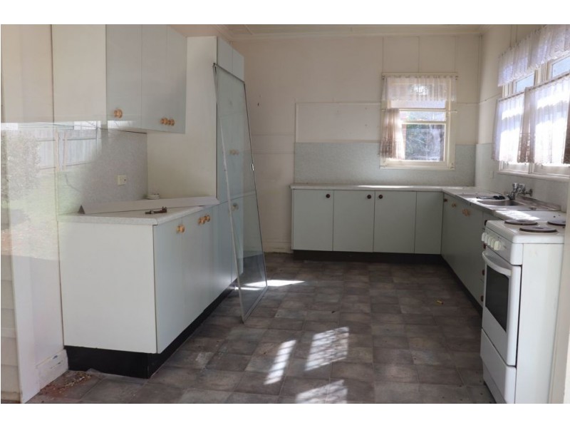 18 Ruthven Street, Harlaxton QLD 4350