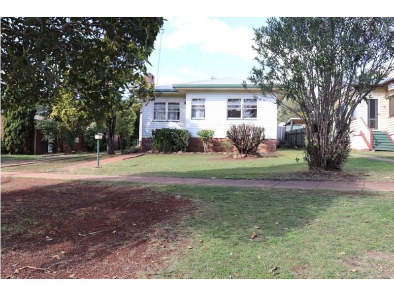 18 Ruthven Street, Harlaxton QLD 4350