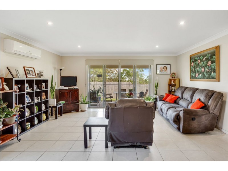 33 Westview Drive, Mount Kynoch QLD 4350