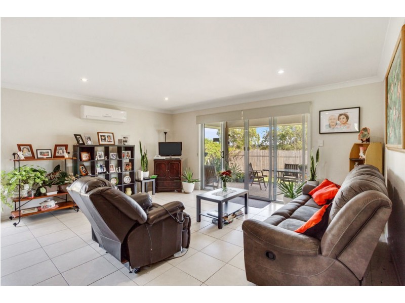 33 Westview Drive, Mount Kynoch QLD 4350