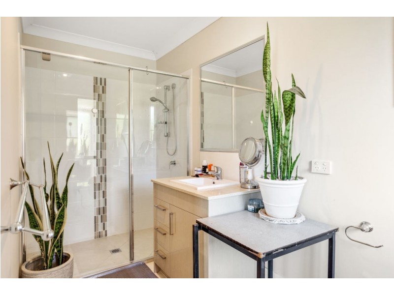 33 Westview Drive, Mount Kynoch QLD 4350