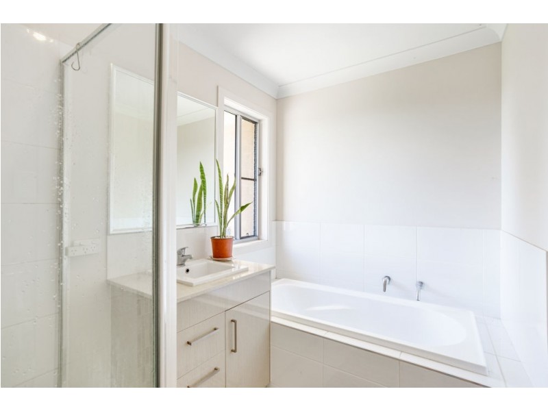 33 Westview Drive, Mount Kynoch QLD 4350