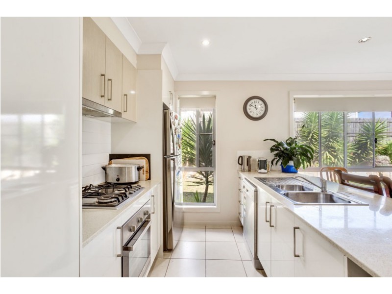 33 Westview Drive, Mount Kynoch QLD 4350