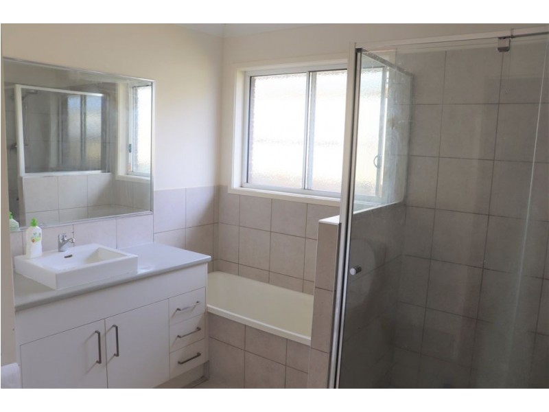 39 Entabeni Drive, Kearneys Spring QLD 4350