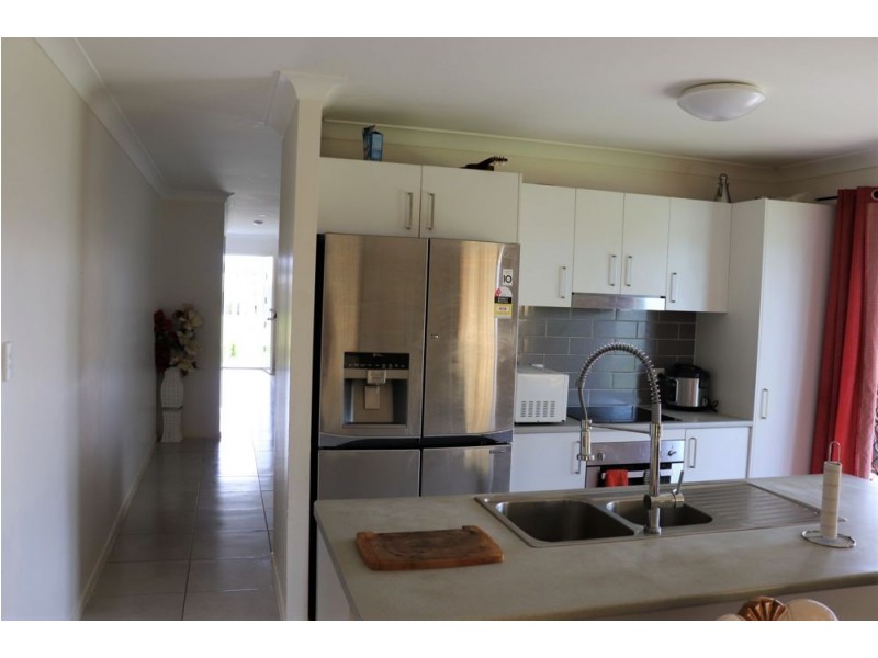 39 Entabeni Drive, Kearneys Spring QLD 4350