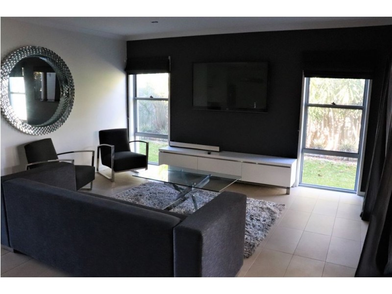 82 Spring Street, Middle Ridge QLD 4350