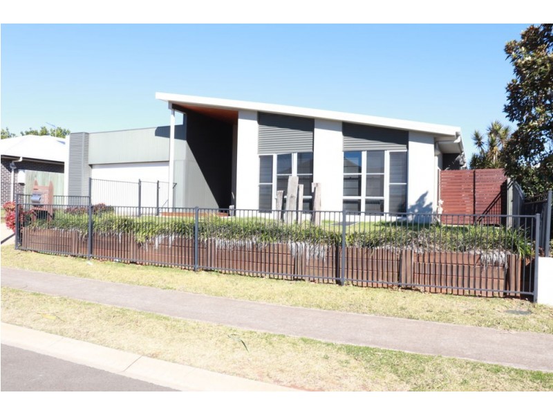 82 Spring Street, Middle Ridge QLD 4350