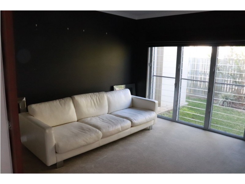 82 Spring Street, Middle Ridge QLD 4350