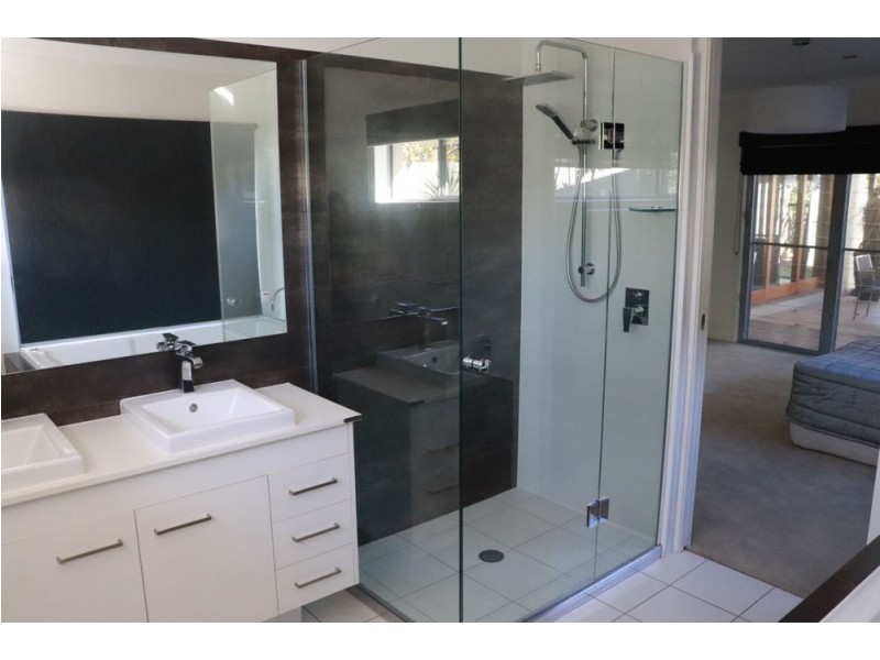 82 Spring Street, Middle Ridge QLD 4350
