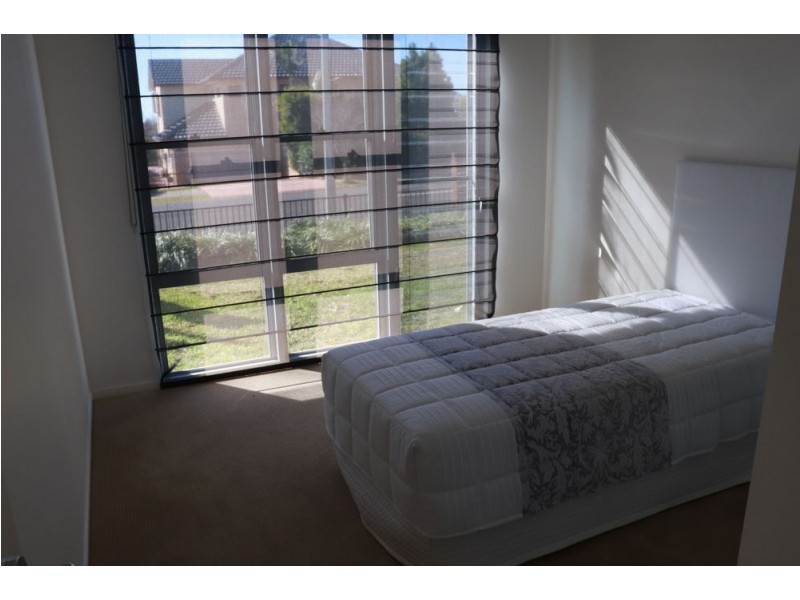 82 Spring Street, Middle Ridge QLD 4350