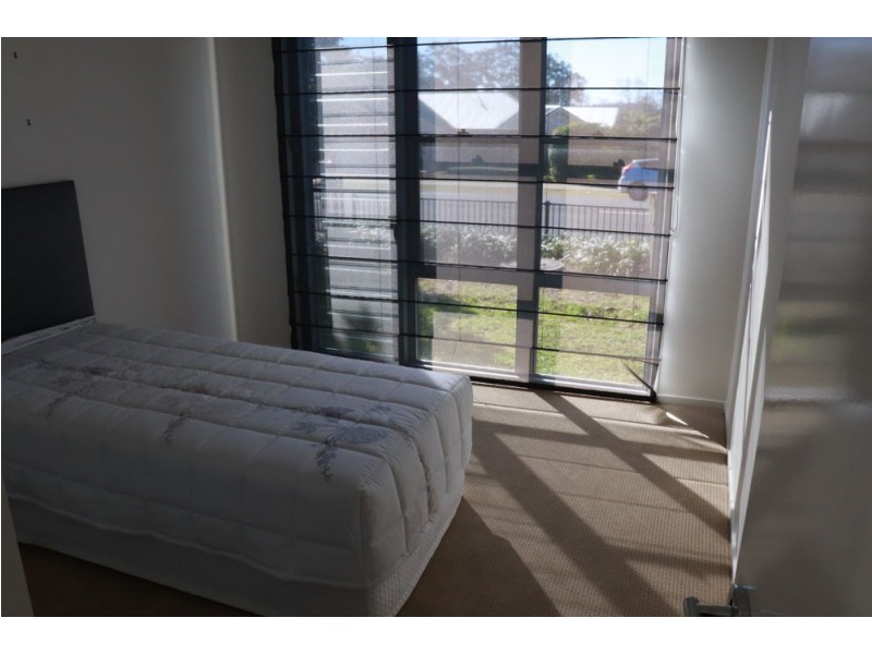 82 Spring Street, Middle Ridge QLD 4350