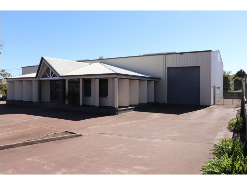 6 Struan Court, Wilsonton QLD 4350
