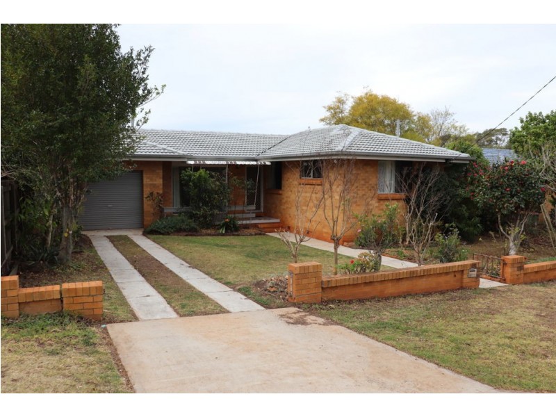 9 Wentworth Street, Centenary Heights QLD 4350