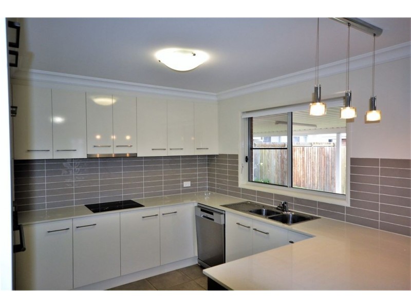 6 Nash Drive, Glenvale QLD 4350