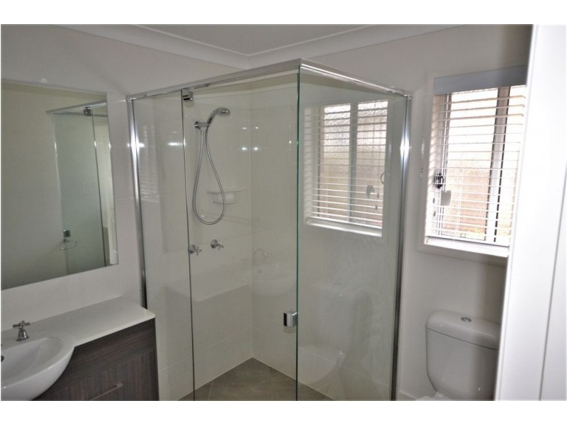 6 Nash Drive, Glenvale QLD 4350