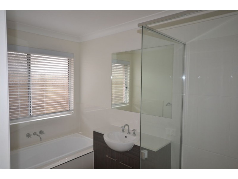 6 Nash Drive, Glenvale QLD 4350