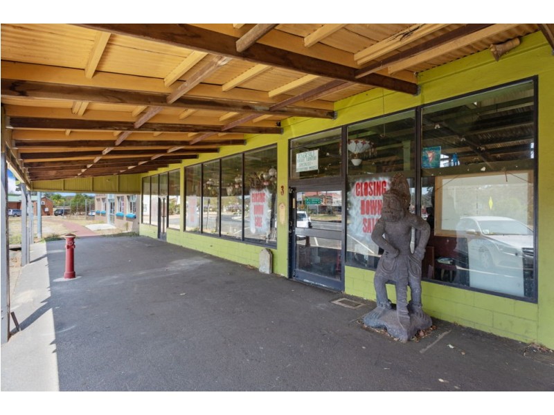 1 Thallon Street, Crows Nest QLD 4355