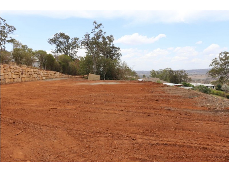 8 Ryans Drive, Cotswold Hills QLD 4350