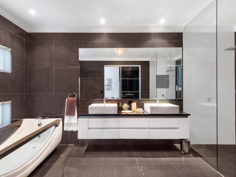 1 Rosewall Court, Mount Kynoch QLD 4350