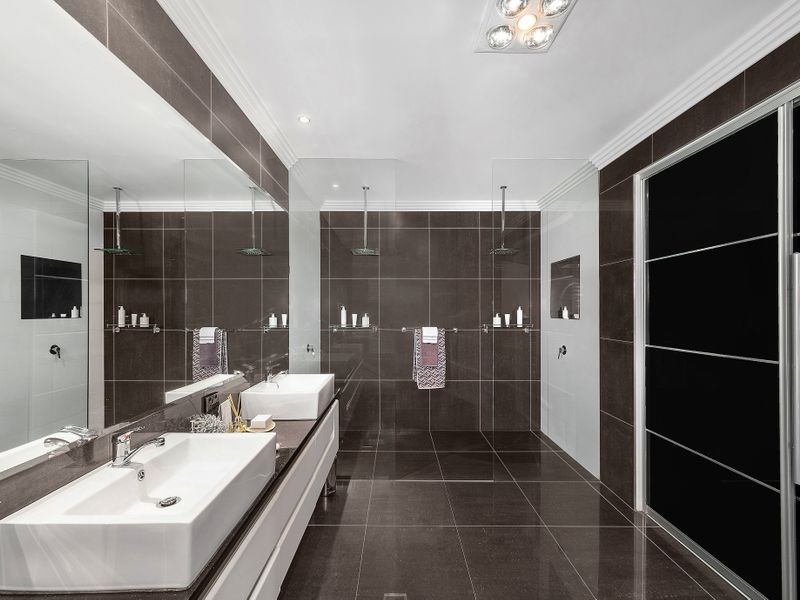 1 Rosewall Court, Mount Kynoch QLD 4350