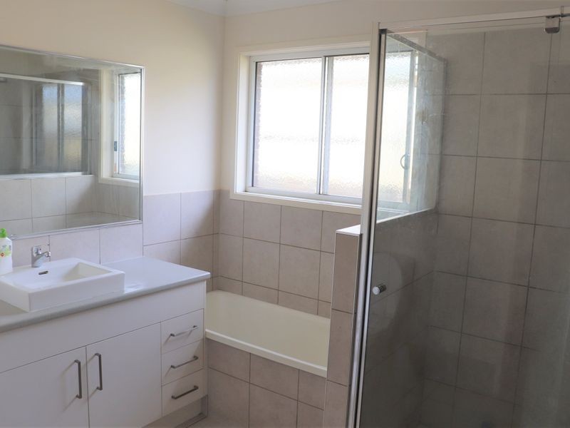 39 Entabeni Drive, Kearneys Spring QLD 4350