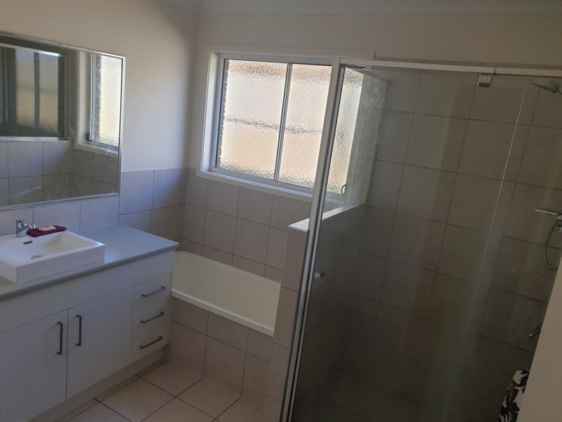 39 Entabeni Drive, Kearneys Spring QLD 4350