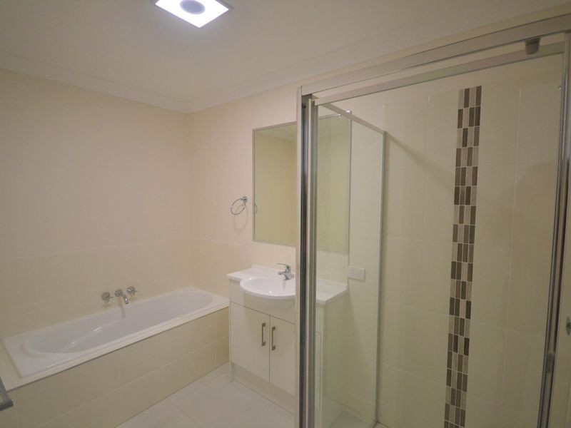 33 Cardamon Crescent, Glenvale QLD 4350