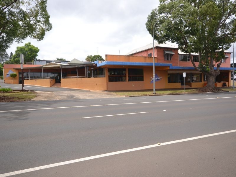 220 Ruthven Street, North Toowoomba QLD 4350