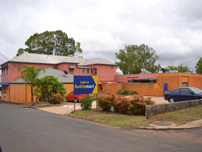 220 Ruthven Street, North Toowoomba QLD 4350