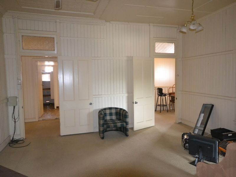 220 Ruthven Street, North Toowoomba QLD 4350