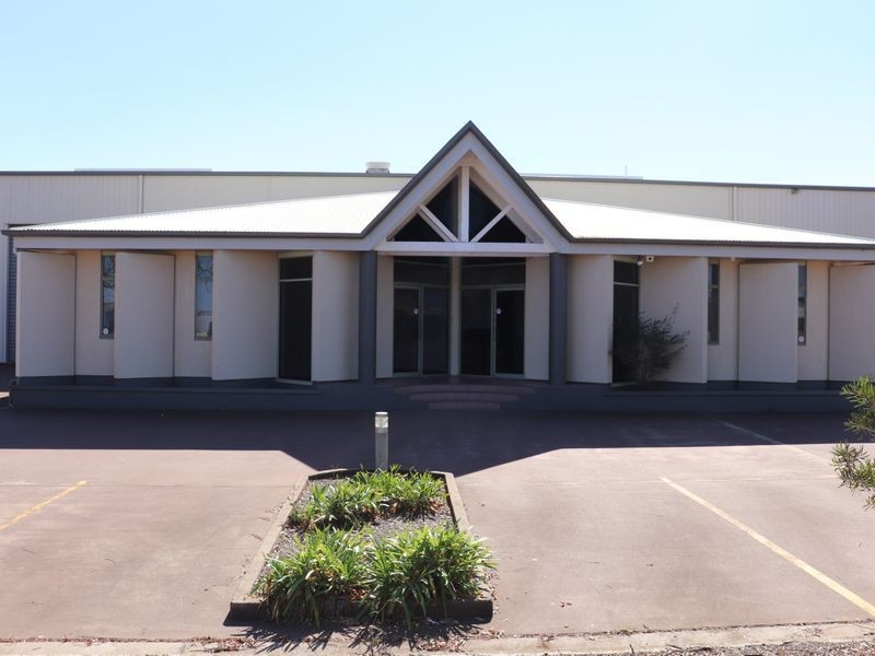 6 Struan Court, Wilsonton QLD 4350