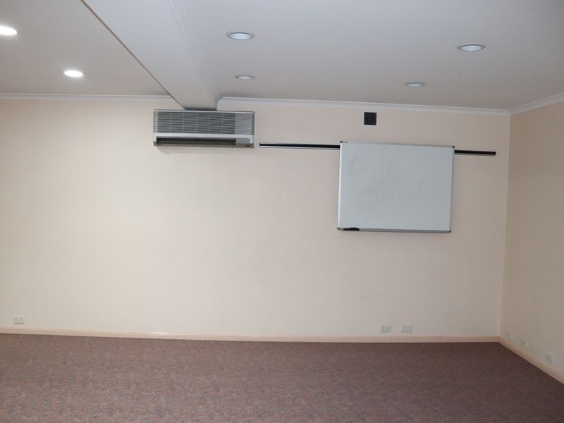 6 Struan Court, Wilsonton QLD 4350