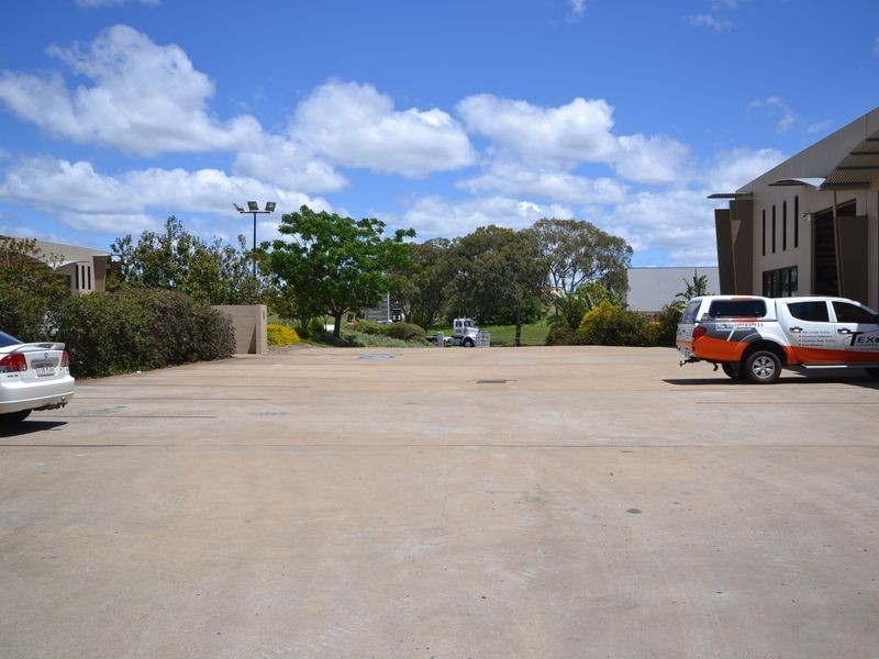 Office 3 / Unit 7/11-15 Gardner Court, Wilsonton QLD 4350