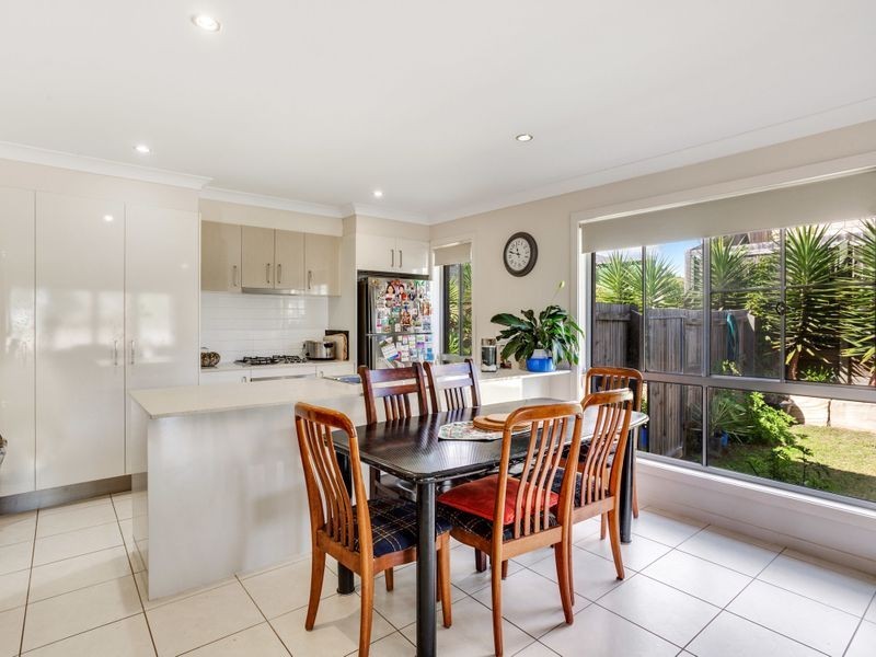 33 Westview Drive, Mount Kynoch QLD 4350