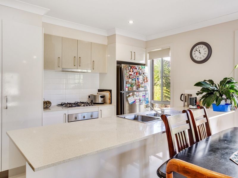 33 Westview Drive, Mount Kynoch QLD 4350