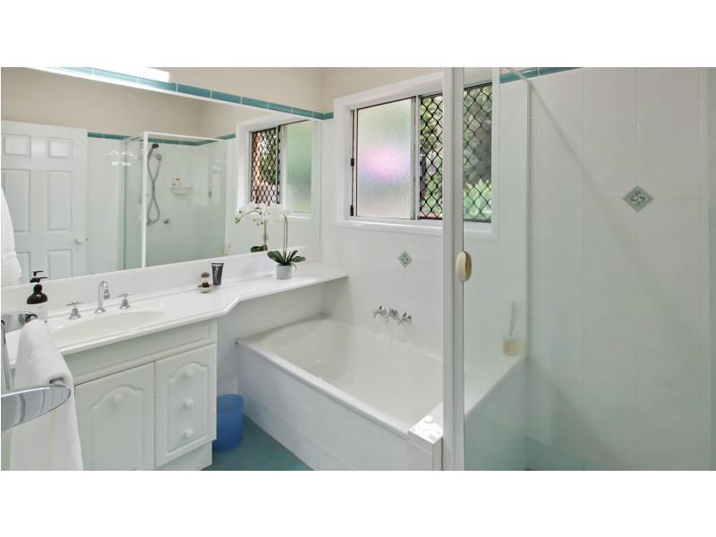 24 Windemere Terrace, Mount Lofty QLD 4350