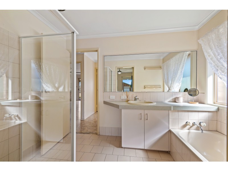 6 Jenna Court, Kearneys Spring QLD 4350