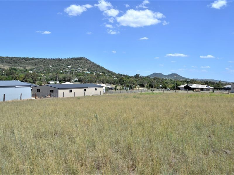 4 Sunshine Way, Kingsthorpe QLD 4400