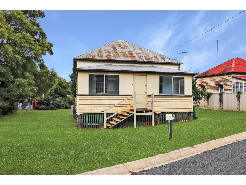 9 Inter Street, North Toowoomba QLD 4350