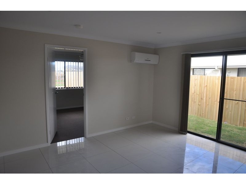 Unit 2/26 Ridge Drive, Cambooya QLD 4358