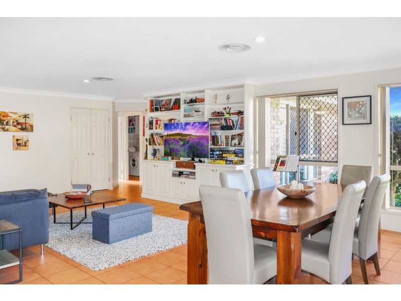 2 Zinnia Court, Middle Ridge QLD 4350