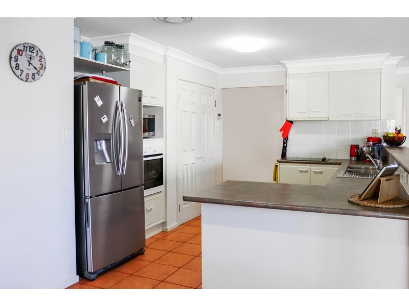 2 Zinnia Court, Middle Ridge QLD 4350