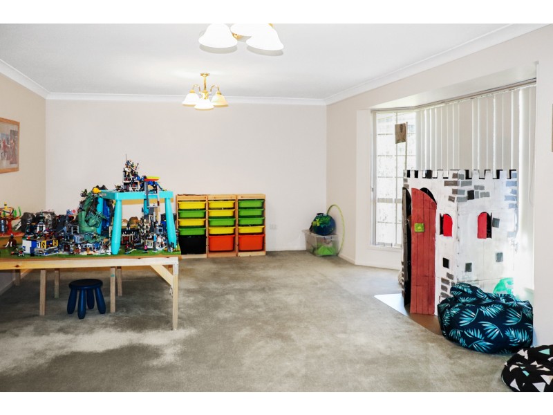 2 Zinnia Court, Middle Ridge QLD 4350