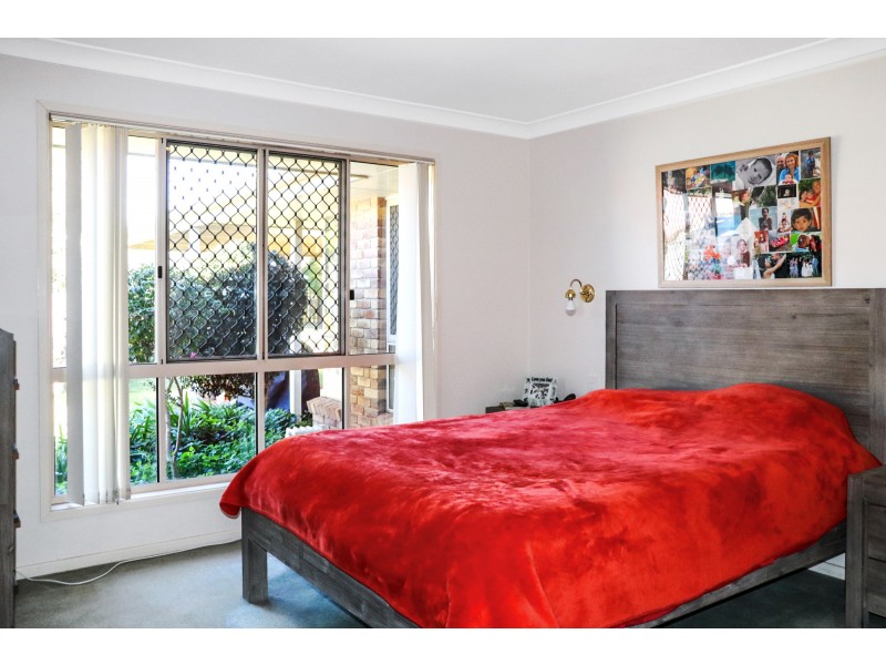 2 Zinnia Court, Middle Ridge QLD 4350