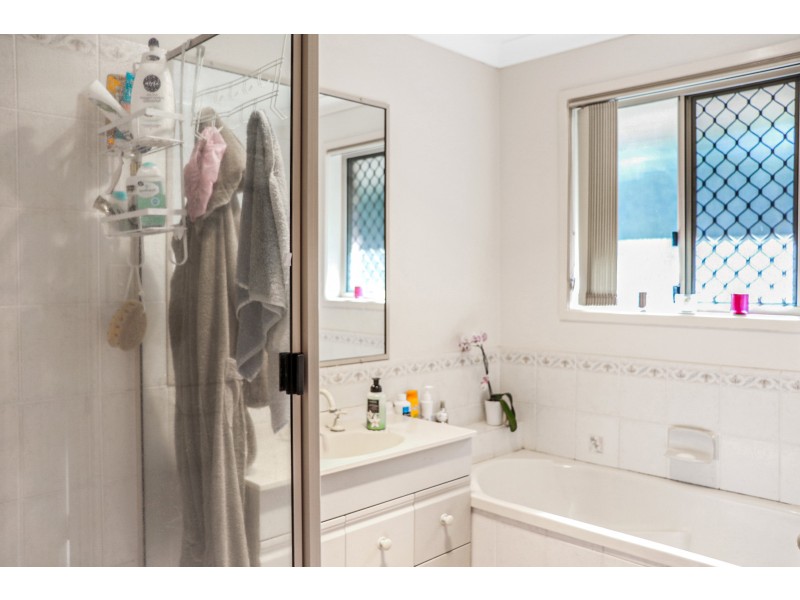 2 Zinnia Court, Middle Ridge QLD 4350