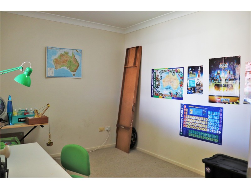 2 Zinnia Court, Middle Ridge QLD 4350