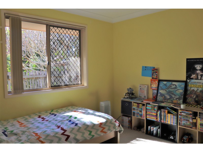 2 Zinnia Court, Middle Ridge QLD 4350