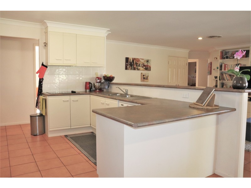 2 Zinnia Court, Middle Ridge QLD 4350